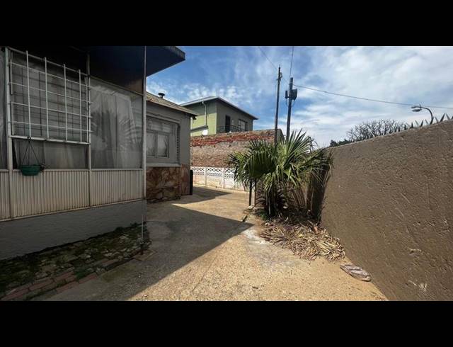 7 BEDROOM HOUSE FOR SALE IN FOREST HILL